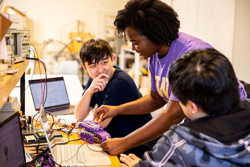 Ewurama Karikari with classmates in a lab